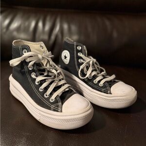 Converse Black Move